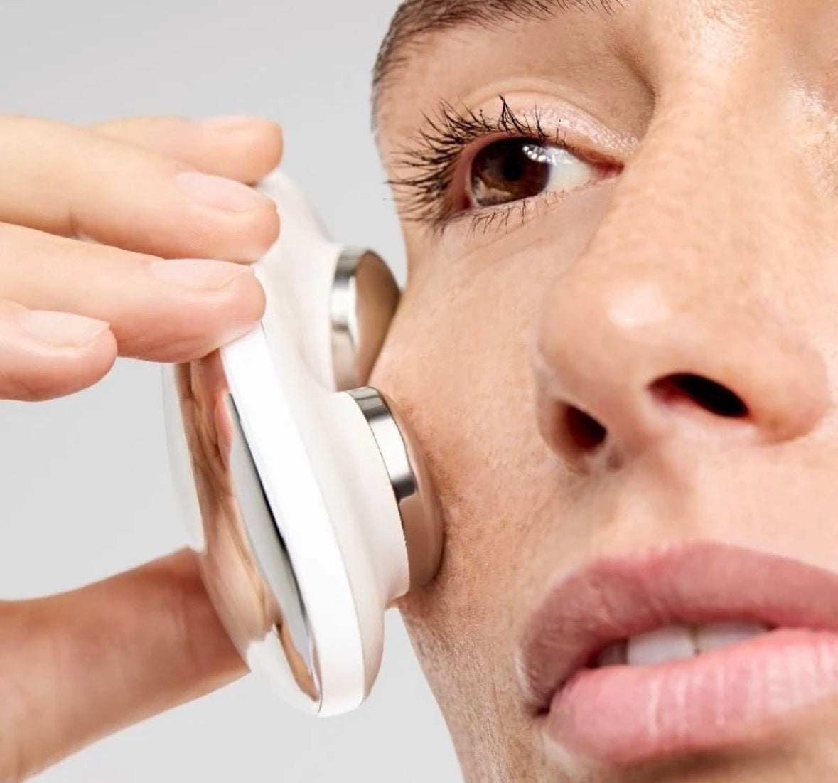ZIIP Halo Microcurrent & Nanocurrent Facial Toning Device – Lift, Sculpt & Brighten Skin