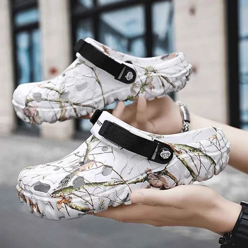 New Summer Men's Sandals New Home Garden Shoes Comfortable and Lightweight Men Slippers Non-Slip Soft Bottom Flip Flop Sandals