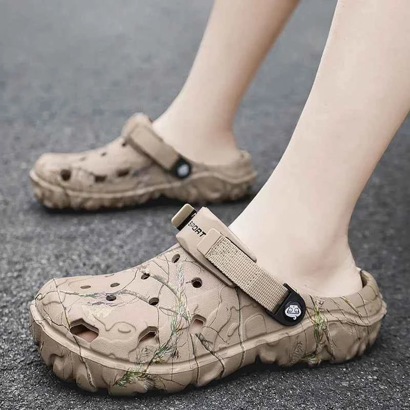 New Summer Men's Sandals New Home Garden Shoes Comfortable and Lightweight Men Slippers Non-Slip Soft Bottom Flip Flop Sandals