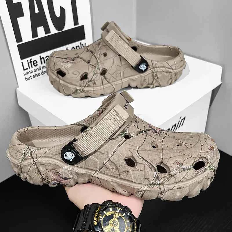 New Summer Men's Sandals New Home Garden Shoes Comfortable and Lightweight Men Slippers Non-Slip Soft Bottom Flip Flop Sandals