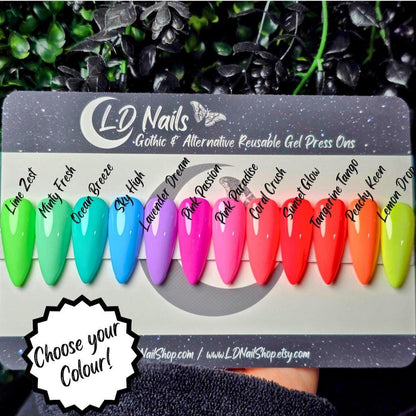 Twisted Stripes Press On Nails