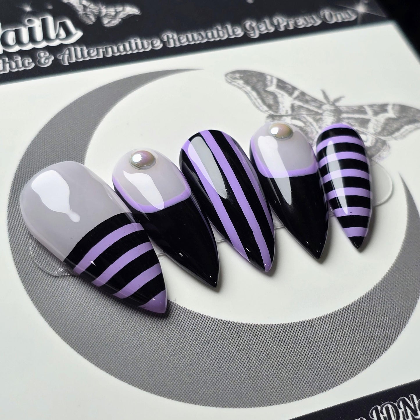 Twisted Stripes Press On Nails
